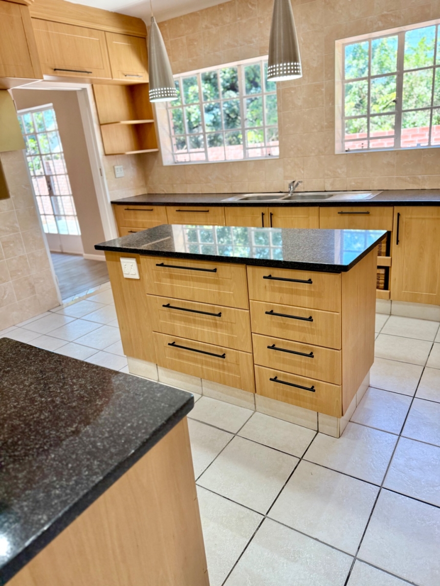 5 Bedroom Property for Sale in Bluewater Bay Eastern Cape